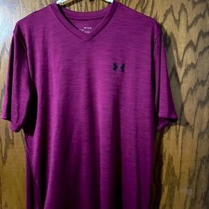 Men’s Medium Under Armour V Neck dry fit shirt